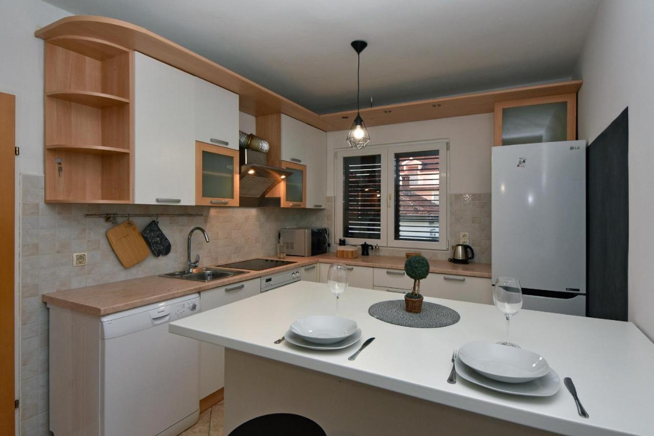 Family Apartment Sara Zadar Eksteriør billede