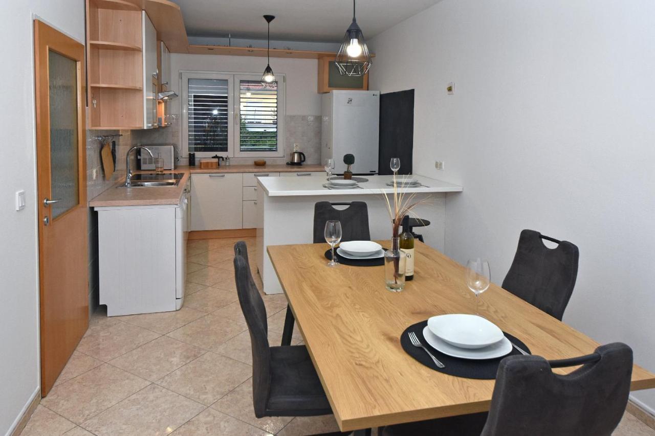 Family Apartment Sara Zadar Eksteriør billede